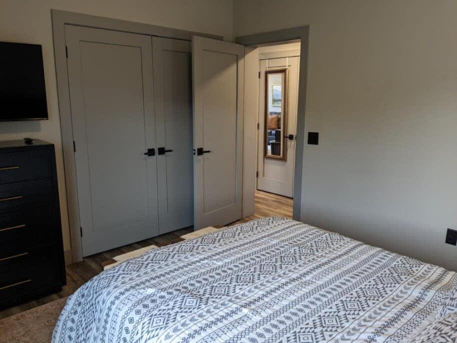 Modern Condo 210 Just Blocks From Lake Michigan Traverse City Bagian luar foto