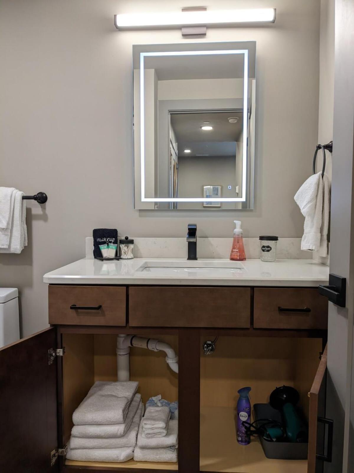Modern Condo 210 Just Blocks From Lake Michigan Traverse City Bagian luar foto