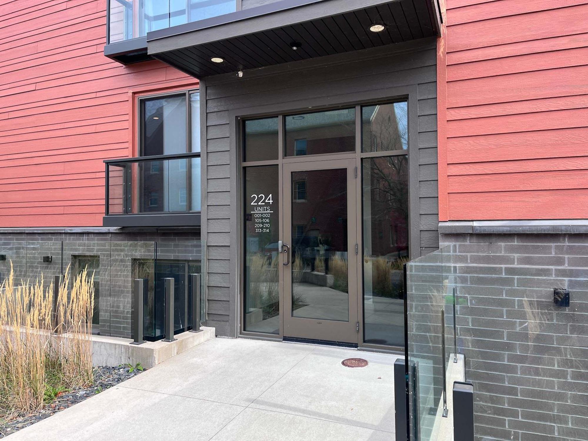 Modern Condo 210 Just Blocks From Lake Michigan Traverse City Bagian luar foto